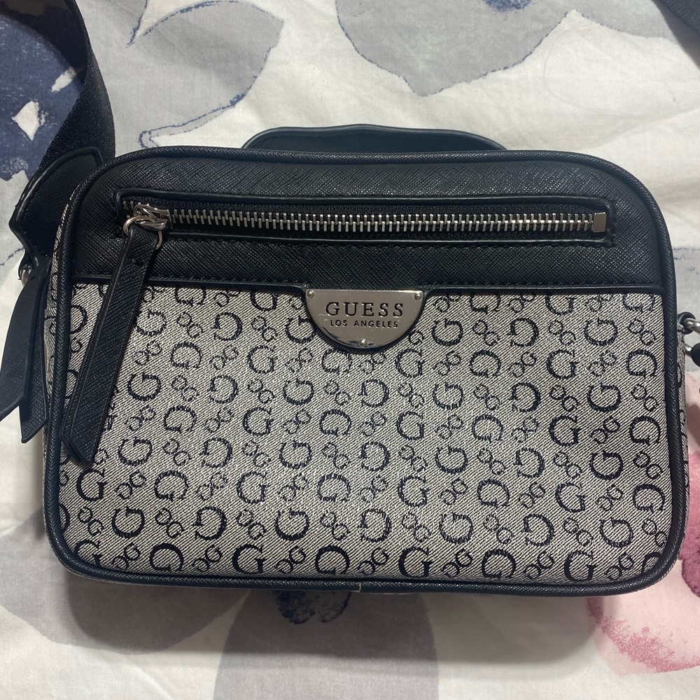 Guess Crossbody Bag with Mini Change Purse Black & Grey O/S - Picture 2 of 15